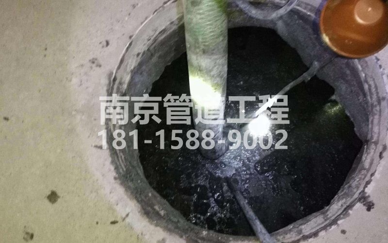 216芝嘉花园清理化粪池